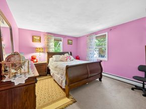 8 Sparrow Ln, Peabody MA 01960