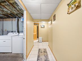 8 Sparrow Ln, Peabody MA 01960