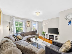 8 Sparrow Ln, Peabody MA 01960