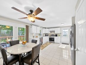 8 Sparrow Ln, Peabody MA 01960