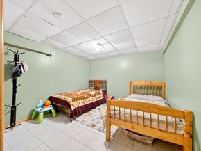 8 Sparrow Ln, Peabody MA 01960