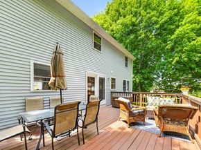 8 Sparrow Ln, Peabody MA 01960