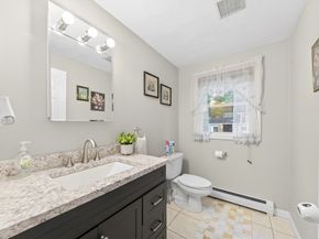 8 Sparrow Ln, Peabody MA 01960