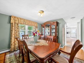 8 Sparrow Ln, Peabody MA 01960