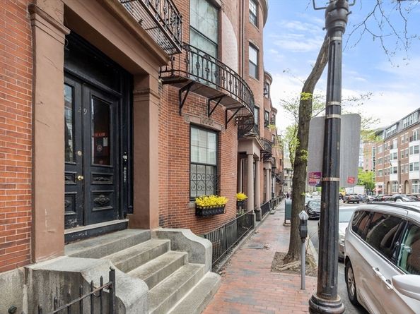 27 Bowdoin Street 1C, Boston MA 02114