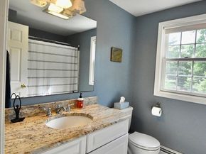 5 Eleanor La, Charlton MA 01507