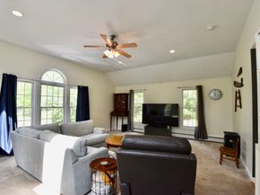 5 Eleanor La, Charlton MA 01507