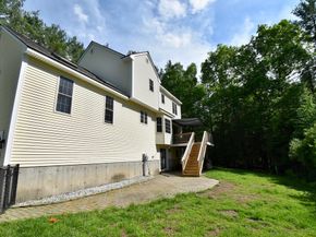5 Eleanor La, Charlton MA 01507