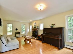 5 Eleanor La, Charlton MA 01507