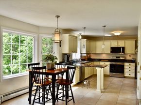 5 Eleanor La, Charlton MA 01507