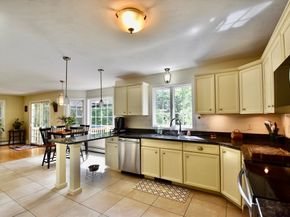 5 Eleanor La, Charlton MA 01507