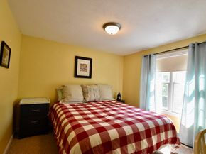 5 Eleanor La, Charlton MA 01507