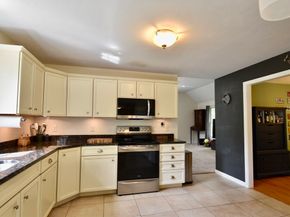 5 Eleanor La, Charlton MA 01507