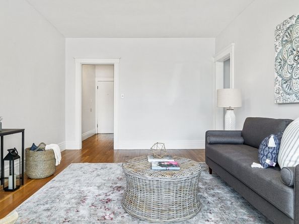 8 Kinross Rd 4, Boston MA 02135