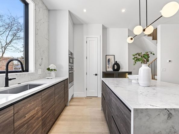 10 Pennsylvania Ave 10, Newton MA 02464