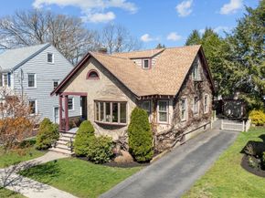 18 Glendale Ave, Melrose MA 02176