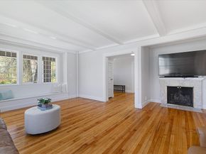 4 Chamberlain Pkwy, Worcester MA 01602