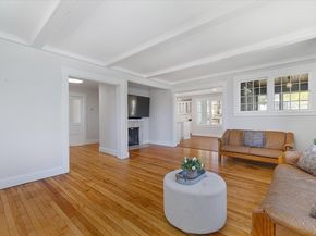 4 Chamberlain Pkwy, Worcester MA 01602