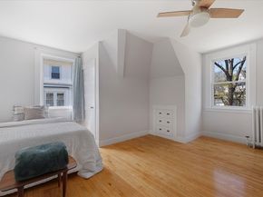 4 Chamberlain Pkwy, Worcester MA 01602