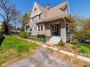 4 Chamberlain Pkwy, Worcester MA 01602