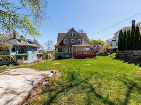 4 Chamberlain Pkwy, Worcester MA 01602