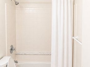 8 Post Oak Ln 20, Natick MA 01760