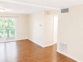 8 Post Oak Ln 20, Natick MA 01760