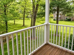8 Post Oak Ln 20, Natick MA 01760