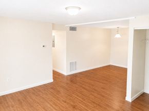 8 Post Oak Ln 20, Natick MA 01760