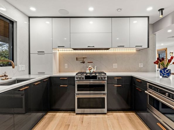 581 Saw Mill Brook Parkway, Newton MA 02459