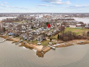 31 Howe St, Quincy MA 02169