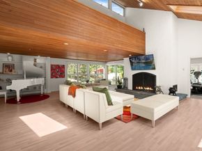 25 Pleasant St, Dover MA 02030