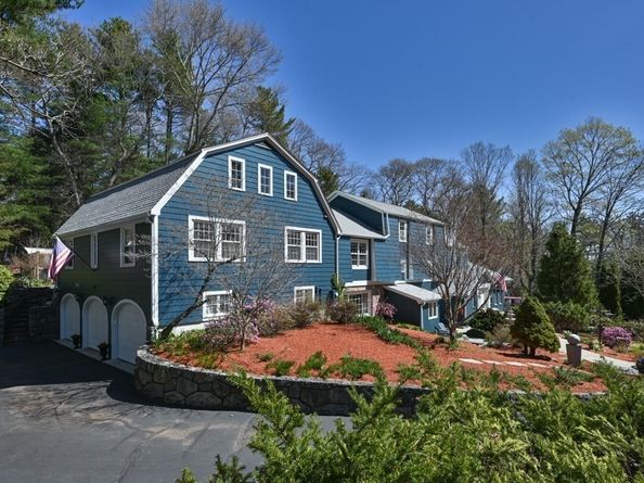 25 Pleasant St, Dover MA 02030
