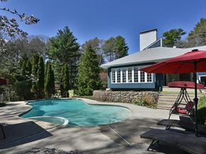 25 Pleasant St, Dover MA 02030