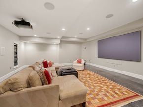 1 Betsy Ln, Dover MA 02030