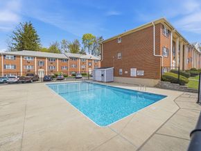 27 Arlington Road 13, Woburn MA 01801