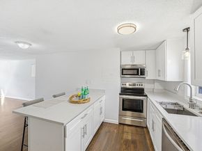 27 Arlington Road 13, Woburn MA 01801