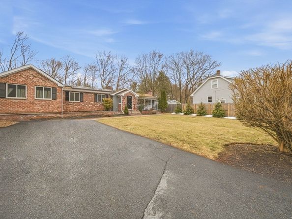 30 Glendale Ave, Uxbridge MA 01569