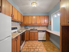 80 Salisbury St 101, Worcester MA 01609