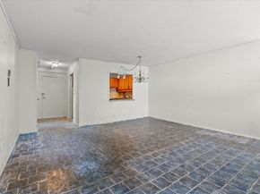 80 Salisbury St 101, Worcester MA 01609