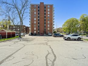 80 Salisbury St 101, Worcester MA 01609