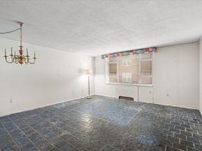 80 Salisbury St 101, Worcester MA 01609