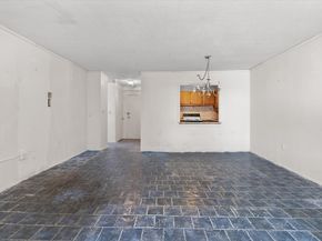 80 Salisbury St 101, Worcester MA 01609