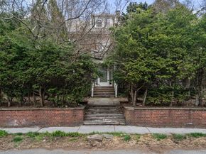 10 Stoneleigh Cir, Watertown MA 02472