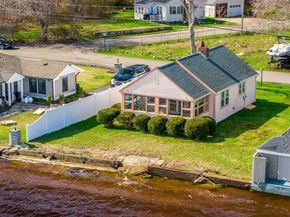 15 Shore Ave, Lakeville MA 02347