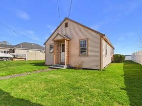 15 Shore Ave, Lakeville MA 02347
