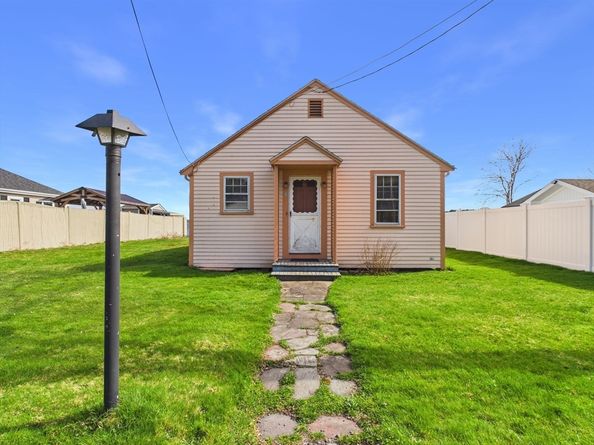 15 Shore Ave, Lakeville MA 02347