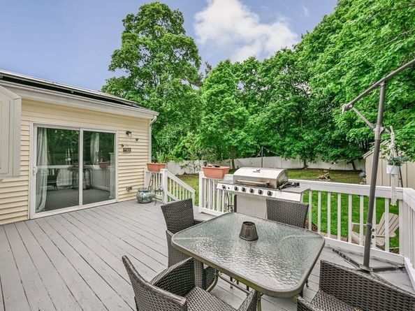 31 Emery St, Holbrook MA 02343