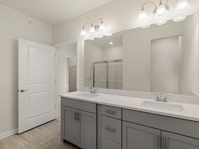 5 Peters Farm Way 7106, Westborough MA 01581