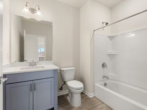5 Peters Farm Way 7106, Westborough MA 01581
